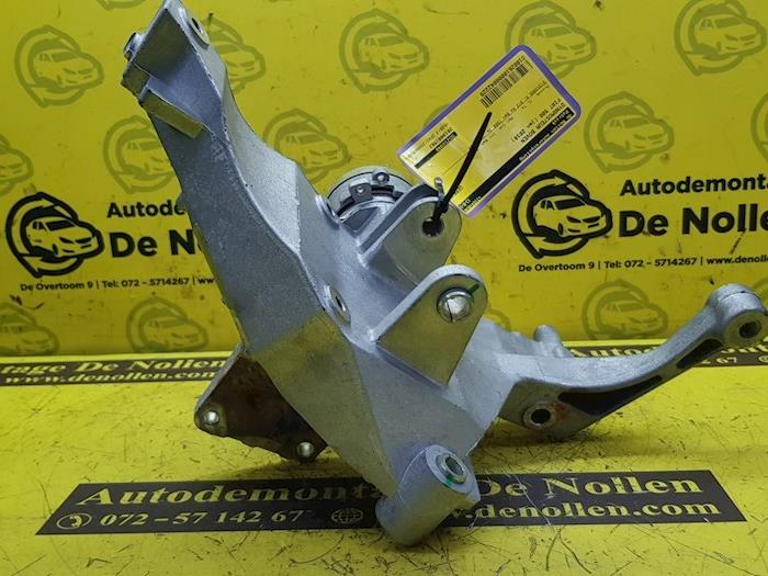 Övre fäste, generator från en Abarth 500/595/695 1.4 T-Jet 16V Esse Esse 2018