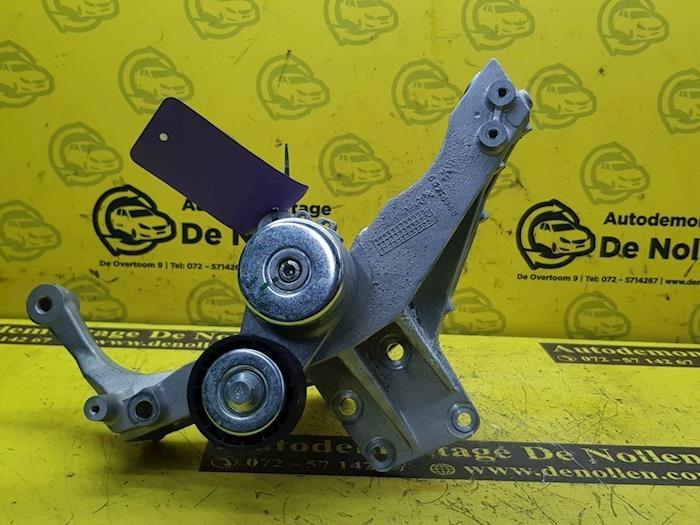 Övre fäste, generator från en Abarth 500/595/695 1.4 T-Jet 16V Esse Esse 2018