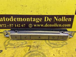 Begagnade Nödbelysningsbrytare Jaguar XF (CC9) 3.0 D V6 24V Pris € 42,35 Inklusive moms erbjuds av de Nollen autorecycling