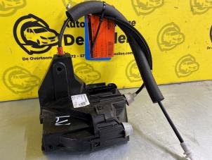 Begagnade Dörrlåsmekanism, 4-dörrars, vänster fram Jaguar XF (X260) 2.0d 180 16V AWD Pris € 90,75 Inklusive moms erbjuds av de Nollen autorecycling