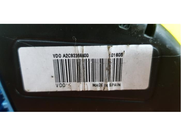 Kilometerteller KM van een Seat Ibiza IV (6J5) 1.2 12V 2014