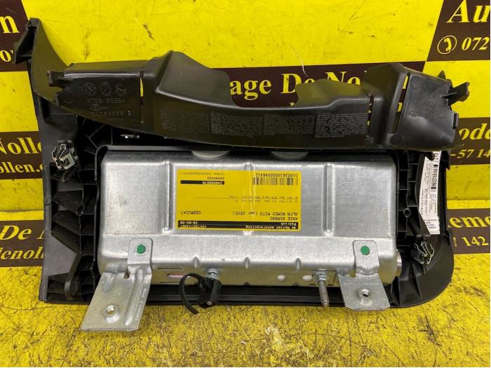 Knie airbag van een Alfa Romeo MiTo (955) 0.9 TwinAir 2015