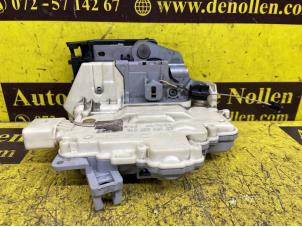 Begagnade Dörrlåsmekanism, 2-dörrars, höger Volkswagen Eos (1F7/F8) 1.4 TSI 16V Pris € 60,50 Inklusive moms erbjuds av de Nollen autorecycling