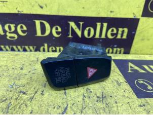 Begagnade Nödbelysningsbrytare Audi A4 Quattro (B8) 2.0 TDI 16V Pris på förfrågan erbjuds av de Nollen autorecycling