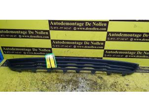 Gebruikte Grille Lijst Ford Fiesta 6 (JA8) 1.0 EcoBoost 12V 100 Prijs € 30,25 Inclusief btw aangeboden door de Nollen autorecycling