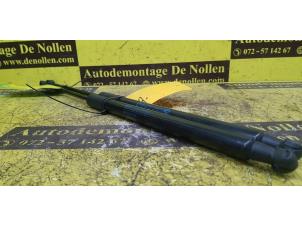 Begagnade Set med gasfjädrar för bagage BMW 1 serie (F20) M140i 3.0 24V Van Pris € 48,40 Inklusive moms erbjuds av de Nollen autorecycling