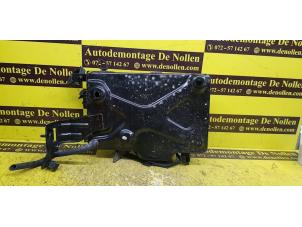 Begagnade Batterilåda Fiat 500L (199) 1.3 D 16V Multijet Pris € 50,00 Marginaltabell erbjuds av de Nollen autorecycling