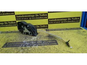 Gebruikte Slotmechaniek Portier 4Deurs rechts-voor BMW 1 serie (E81) 116i 2.0 16V Prijs € 50,00 Margeregeling aangeboden door de Nollen autorecycling