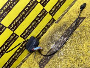 Begagnade Dörrlåsmekanism, 4-dörrars, vänster bak Renault Scénic II (JM) 1.6 16V Pris € 35,00 Marginaltabell erbjuds av de Nollen autorecycling