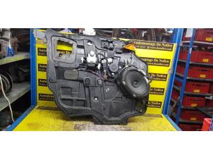 Używane Mechanizm szyby lewej przedniej wersja 4-drzwiowa Mazda 5 (CR19) 1.8i 16V Cena € 75,00 Procedura marży oferowane przez de Nollen autorecycling