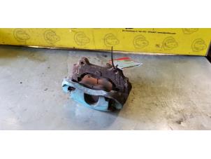 Gebruikte Remklauw (Tang) links-voor Fiat 500/595/695 1.4 T-Jet 16V Prijs € 75,00 Margeregeling aangeboden door de Nollen autorecycling