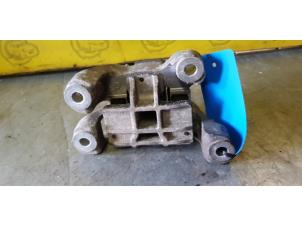 Gebruikte Versnellingsbak Steun Mini Mini Open (R57) 1.6 16V Cooper S Prijs € 36,30 Inclusief btw aangeboden door de Nollen autorecycling