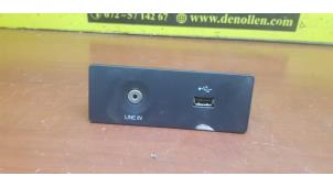 Begagnade AUX/USB-anslutning Ford Focus 3 2.0 ST EcoBoost 16V Pris € 20,00 Marginaltabell erbjuds av de Nollen autorecycling