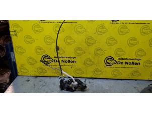 Begagnade Dörrlåsmekanism, 4-dörrars, vänster bak Ford Usa Explorer (UN46) 4.0 V6 4x2 Pris € 50,00 Marginaltabell erbjuds av de Nollen autorecycling