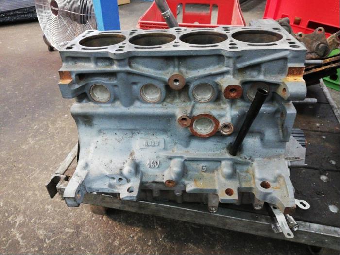 Motor, vevhus från en Abarth 500/595/695 1.4 T-Jet 16V Esse Esse 2018