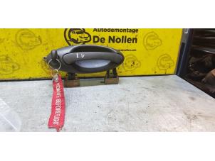 Begagnade Dörrhandtag, 4-dörrars, vänster fram Saab 9-5 (YS3E) 2.2 TiD 16V Pris € 40,00 Marginaltabell erbjuds av de Nollen autorecycling