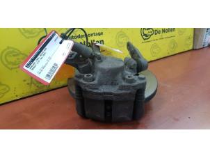 Begagnade Främre bromsok, höger Renault Clio II (BB/CB) 1.4 16V Pris € 25,00 Marginaltabell erbjuds av de Nollen autorecycling