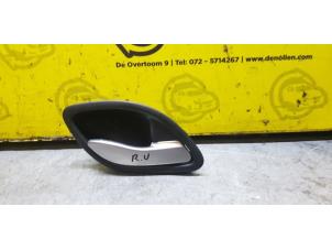 Begagnade Dörrhandtag, 4-dörrars, höger fram Renault Espace (JK) 2.0 16V Turbo Pris € 15,00 Marginaltabell erbjuds av de Nollen autorecycling