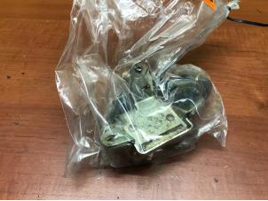 Begagnade Låsmekanism, baklucka Daihatsu Sirion/Storia (M1) 1.0 12V Pris € 20,00 Marginaltabell erbjuds av de Nollen autorecycling