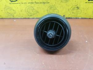 Gebruikte Luchtrooster Dashboard Mini Mini (F55) 1.5 12V Cooper D Prijs € 25,00 Margeregeling aangeboden door de Nollen autorecycling