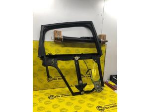 Begagnade Fönstermekanism för bakre dörr, 4-dörrars, höger Audi A2 (8Z0) Pris på förfrågan erbjuds av de Nollen autorecycling