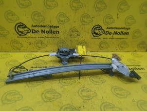 Gebruikte Raammechaniek 4Deurs links-achter Nissan Primera (P12) 1.8 16V Prijs € 35,00 Margeregeling aangeboden door de Nollen autorecycling