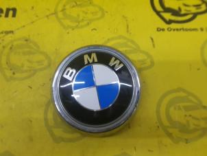 Begagnade Emblem BMW X3 (F25) xDrive20d 16V Pris € 30,00 Marginaltabell erbjuds av de Nollen autorecycling