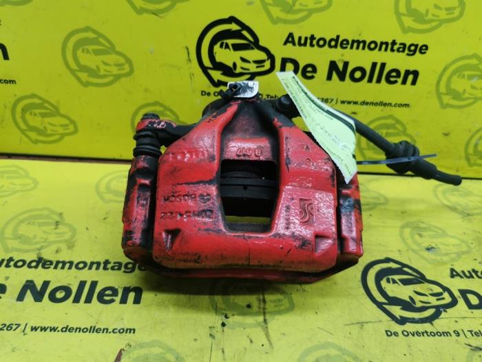 Främre bromsok, vänster från en Abarth 500/595/695 1.4 T-Jet 16V Esse Esse 2015