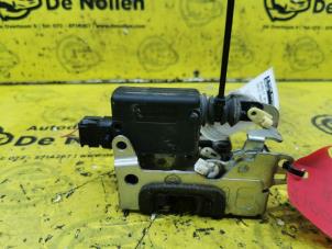 Begagnade Dörrlåsmekanism, 4-dörrars, höger fram Dacia Sandero I (BS) 1.5 dCi 70 Pris € 40,00 Marginaltabell erbjuds av de Nollen autorecycling