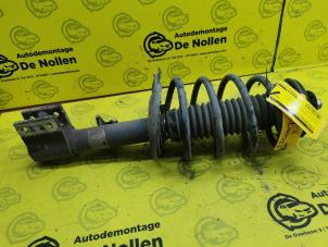 Gebruikte Mac Phersonpoot rechts-voor Citroen Berlingo Cinqspace, Multispace 1.6 VTi 95 16V Prijs op aanvraag aangeboden door de Nollen autorecycling