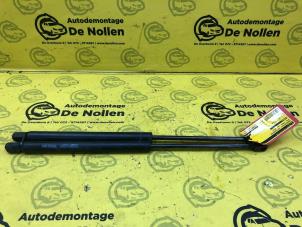 Begagnade Set med gasfjädrar för bagage Opel Corsa D 1.2 ecoFLEX Pris € 25,00 Marginaltabell erbjuds av de Nollen autorecycling