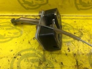 Gebruikte Schuifdeur Slotmechaniek rechts Opel Movano Combi 2.5 D Prijs € 40,00 Margeregeling aangeboden door de Nollen autorecycling