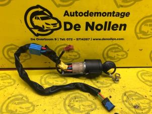 Gebruikte Kontaktslot + Sleutel Peugeot 206 CC (2D) 2.0 16V Prijs € 39,99 Margeregeling aangeboden door de Nollen autorecycling
