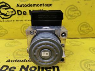 Begagnade ABS-pump Mercedes C (W205) C-200d 2.2 16V Pris € 125,00 Marginaltabell erbjuds av de Nollen autorecycling