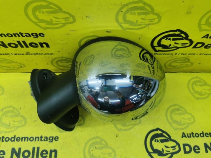 Buitenspiegel links van een MINI Mini (R56) 1.6 16V One 2013