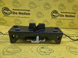 Begagnade Låsmekanism, baklucka Renault Megane II CC (EM) 2.0 16V Pris € 75,00 Marginaltabell erbjuds av de Nollen autorecycling