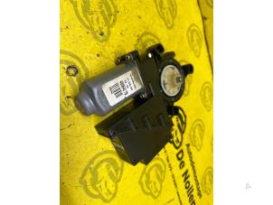 Begagnade Motor, dörrfönster Volkswagen Polo IV (9N1/2/3) Pris € 25,00 Marginaltabell erbjuds av de Nollen autorecycling