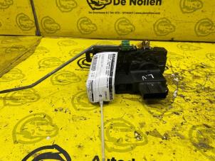 Gebruikte Portierslot Mechaniek 4Deurs links-voor Jaguar S-type (X200) 3.0 V6 24V Prijs € 60,00 Margeregeling aangeboden door de Nollen autorecycling