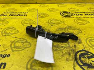 Begagnade Dörrhandtag, 4-dörrars, vänster bak Audi A2 (8Z0) 1.4 TDI Pris € 15,00 Marginaltabell erbjuds av de Nollen autorecycling