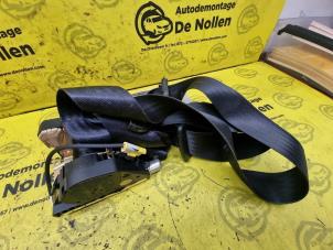 Begagnade Främre säkerhetsbälte, vänster Fiat Stilo (192A/B) 1.2 16V 3-Drs. Pris € 50,00 Marginaltabell erbjuds av de Nollen autorecycling