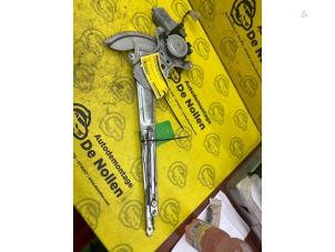 Gebruikte Ruitmechaniek 4Deurs rechts-voor Daihatsu Gran Move 1.6 16V Prijs € 50,00 Margeregeling aangeboden door de Nollen autorecycling