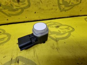 Begagnade Parkeringssensor Renault Twingo III (AH) ZE R80 Pris € 25,00 Marginaltabell erbjuds av de Nollen autorecycling