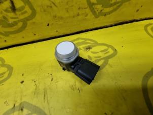 Begagnade Parkeringssensor Renault Twingo III (AH) ZE R80 Pris € 25,00 Marginaltabell erbjuds av de Nollen autorecycling