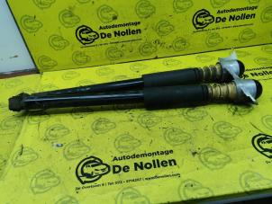 Gebruikte Schokbreker set Volkswagen Golf IV (1J1) 1.6 Prijs € 40,00 Margeregeling aangeboden door de Nollen autorecycling