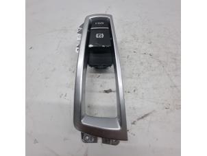 Begagnade Brytare, parkeringsbroms BMW 5 serie (F10) 523i 24V Pris € 15,00 Marginaltabell erbjuds av de Nollen autorecycling