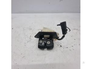 Używane Mechanizm zamka tylnej klapy Fiat Croma (194) 2.2 MPI 16V Cena € 35,00 Procedura marży oferowane przez de Nollen autorecycling