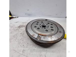 Begagnade Tvåmassesvänghjul Opel Corsa E 1.4 Turbo 16V Pris € 250,00 Marginaltabell erbjuds av de Nollen autorecycling