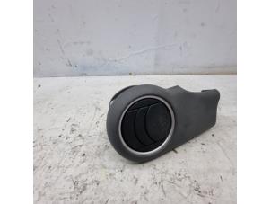 Gebruikte Luchtrooster Dashboard Hyundai i10 (F5) 1.1i 12V Prijs € 20,00 Margeregeling aangeboden door de Nollen autorecycling