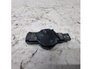 Używane Czujnik deszczu BMW 1 serie (F20) 116d 1.5 12V TwinPower Cena € 45,00 Procedura marży oferowane przez de Nollen autorecycling