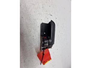 Begagnade Dörrhandtag, 4-dörrars, vänster bak Opel Agila (B) 1.0 12V ecoFLEX Pris € 15,00 Marginaltabell erbjuds av de Nollen autorecycling